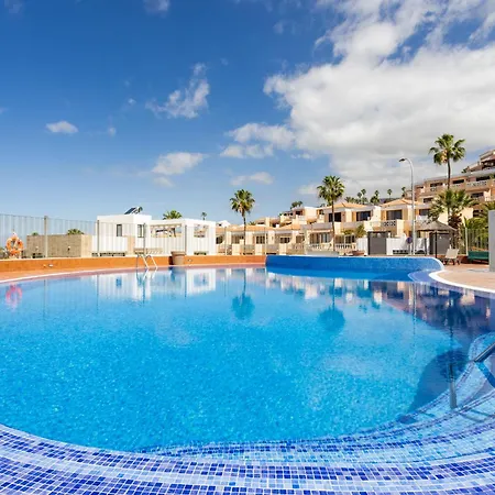 Daire Sea & Pool View In