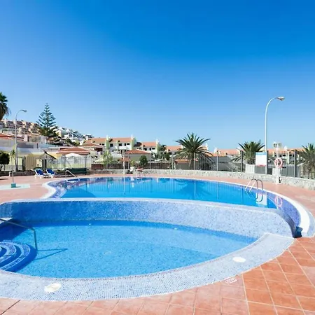 Sea & Pool View In Lejlighed *