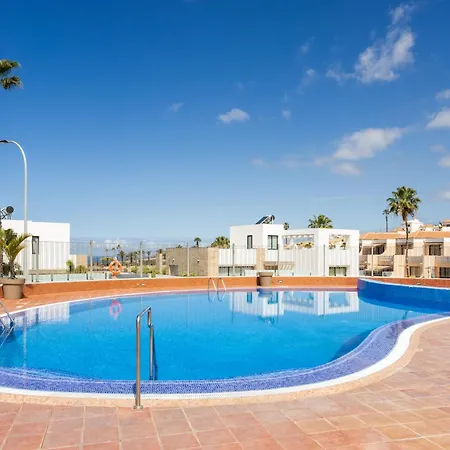 아파트 Sea & Pool View In *