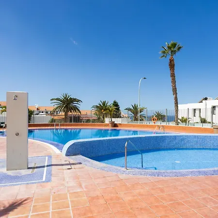 아파트 Sea & Pool View In 아데제