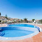 Sea & Pool View In דירה *