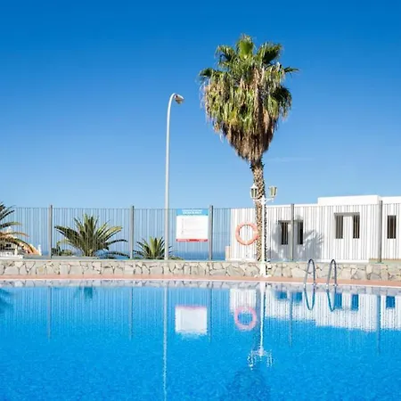 Sea & Pool View In Appartement