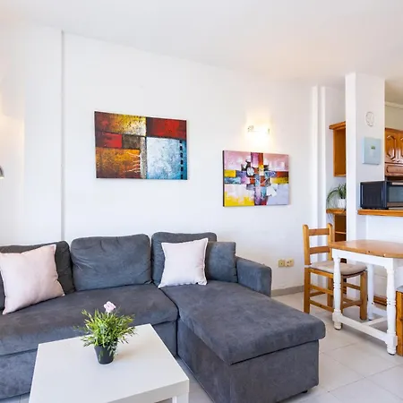 Sea & Pool View In Apartment