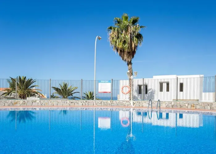 Sea & Pool View In Apartment